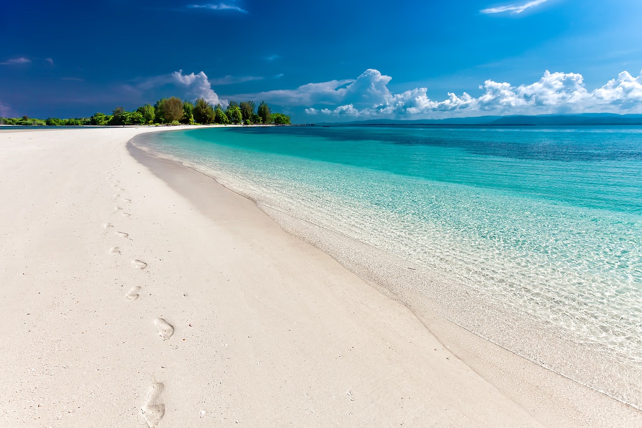 10 pantai di batam yang wajib kamu kunjungi saat liburan